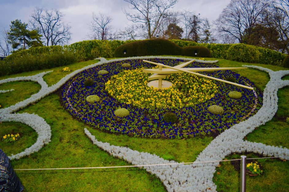 Horloge fleuri Jardin Anglais